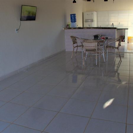 Casa Com 03 Quartos Tendo 02 Com Ar Condicionado No Asfalto A 1,5 Km Do Centro Chapada dos Guimaraes Luaran gambar